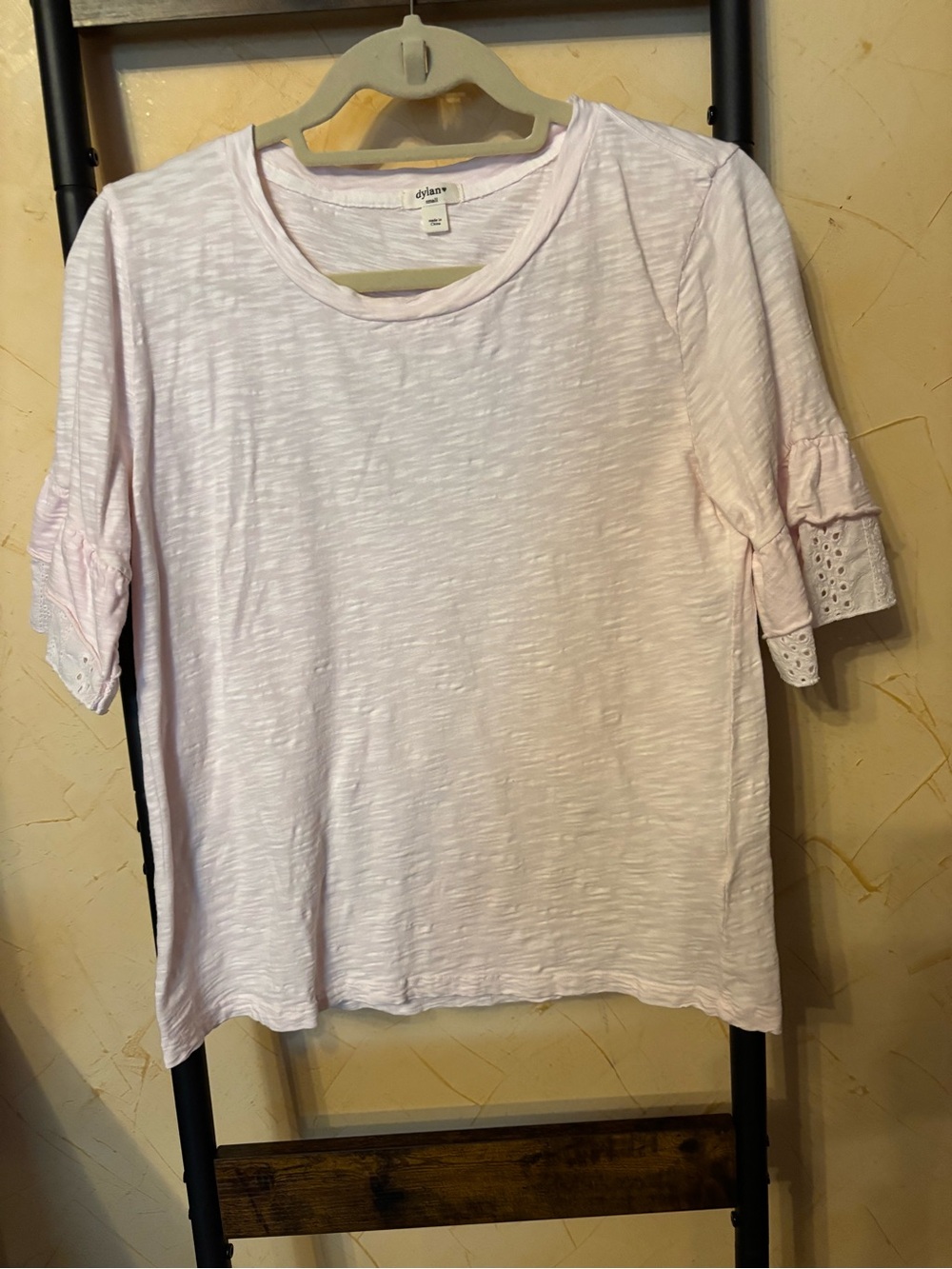 dylan Size S Light Pink Short Sleeve Tee with Eyelet Cuffs
